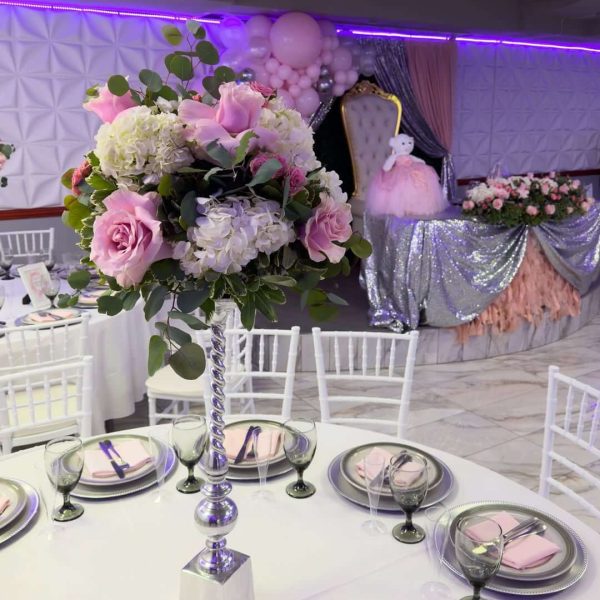 Proof that balloons can be classy 👑Add real flowers and a little sparkle… boom — quince magic ✨ (1) (1)